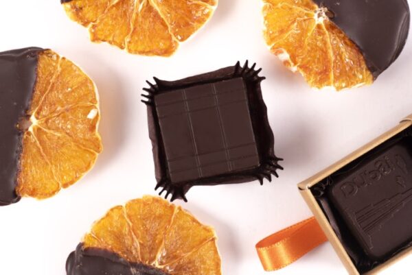Tablete din ciocolata neagra cu ulei esential de portocala